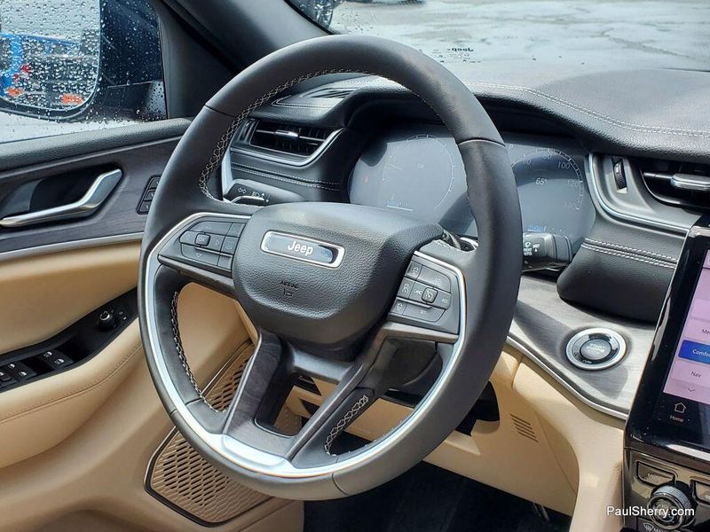 2025 Jeep Grand Cherokee L Limited 4x4Image 26