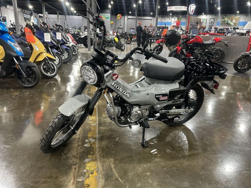 2025 Honda TRAIL 125  in a PEARL SMOKY GRAY exterior color. Del Amo Motorsports of Redondo Beach (424) 390-7811 delamomotorsports.com 