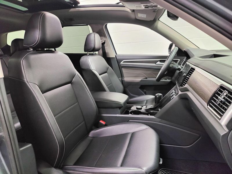 Used 2023 Volkswagen Atlas SE AWD w/Technology & SunroofImage 5
