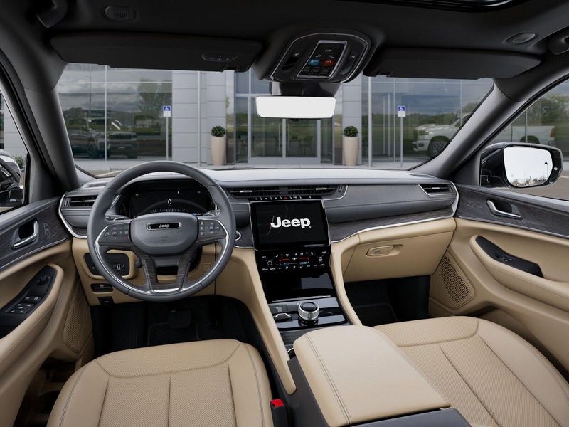 New 2025 Jeep Grand Cherokee L Limited 4x4Image 37
