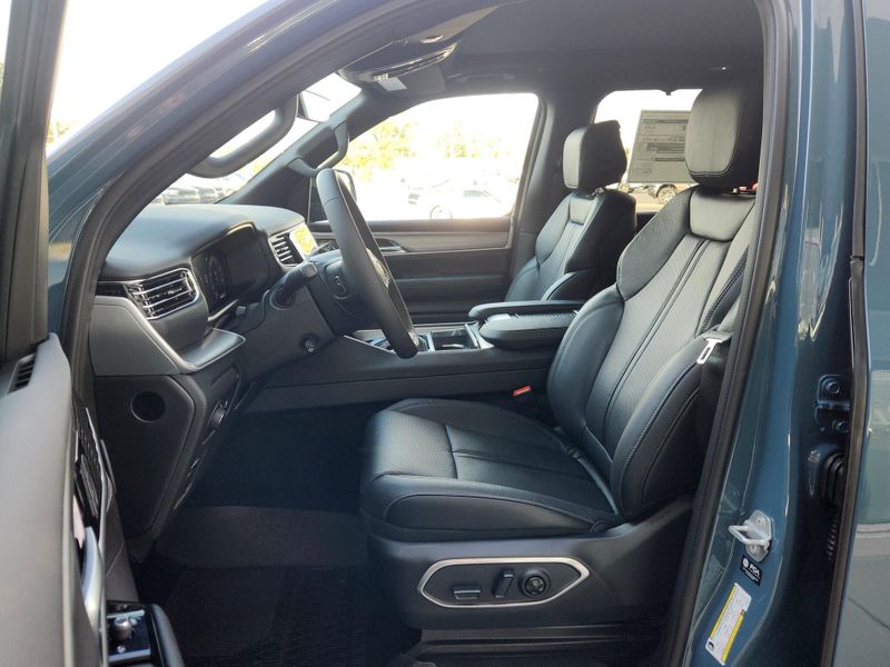 2027 Jeep Grand Wagoneer Limited Altitude 4x4