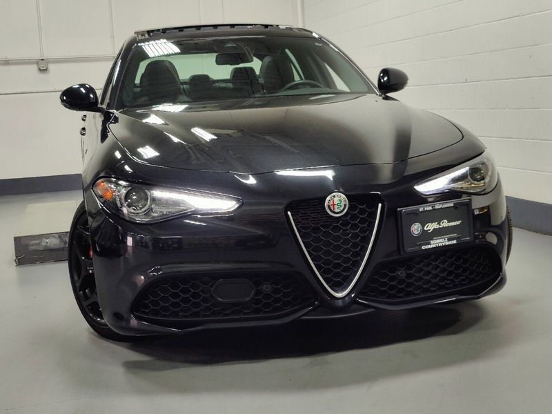 2022 Alfa Romeo Giulia Ti Premium AWD w/Sunroof & NavImage 2