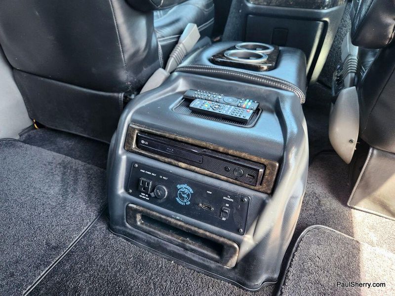 2023 Chevrolet Express Image 39