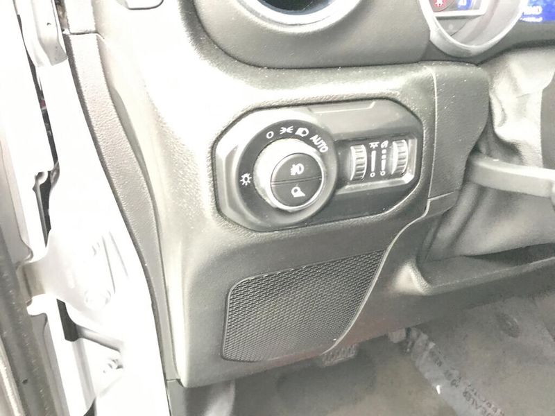 Used 2021 Jeep Gladiator OverlandImage 12