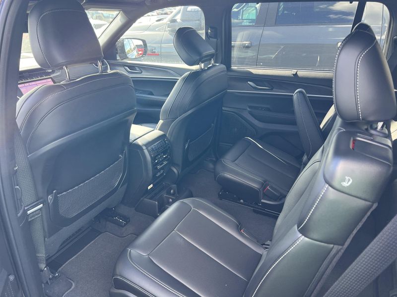 New 2025 Jeep Grand Cherokee L Limited 4x4Image 15