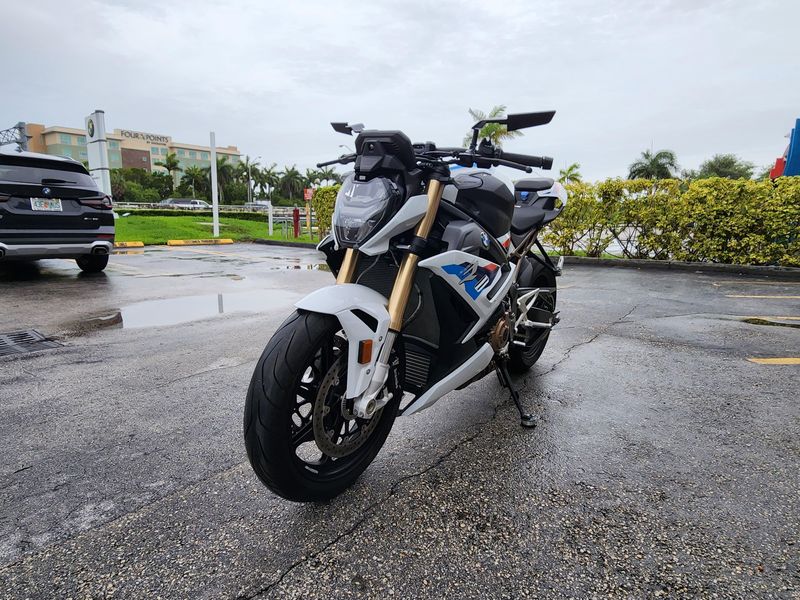 2022 BMW S 1000 R Image 3