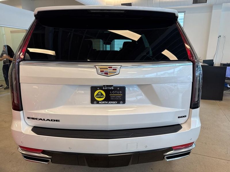 2022 Cadillac Escalade Premium Luxury