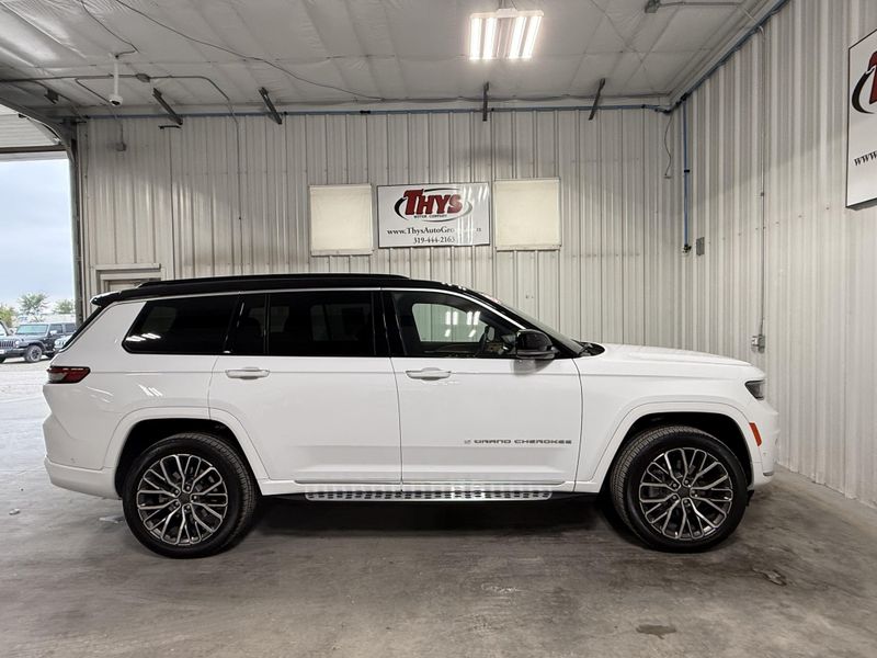 Used 2025 Jeep Grand Cherokee L Summit ReserveImage 2
