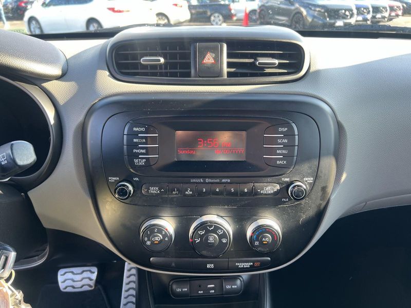 2016 Kia Soul BaseImage 13