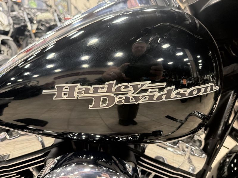 Used 2016 Harley-Davidson STREET GLIDE Image 27