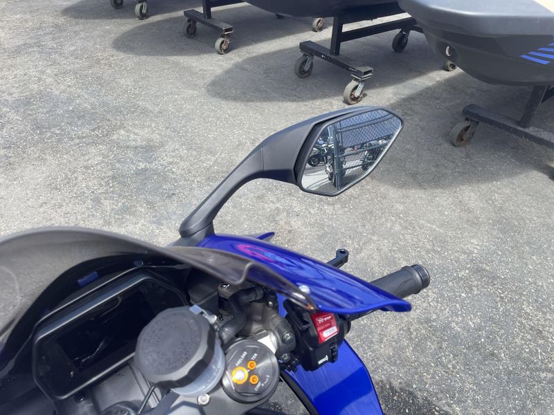 Used 2024 Yamaha YZF-R1 Image 16