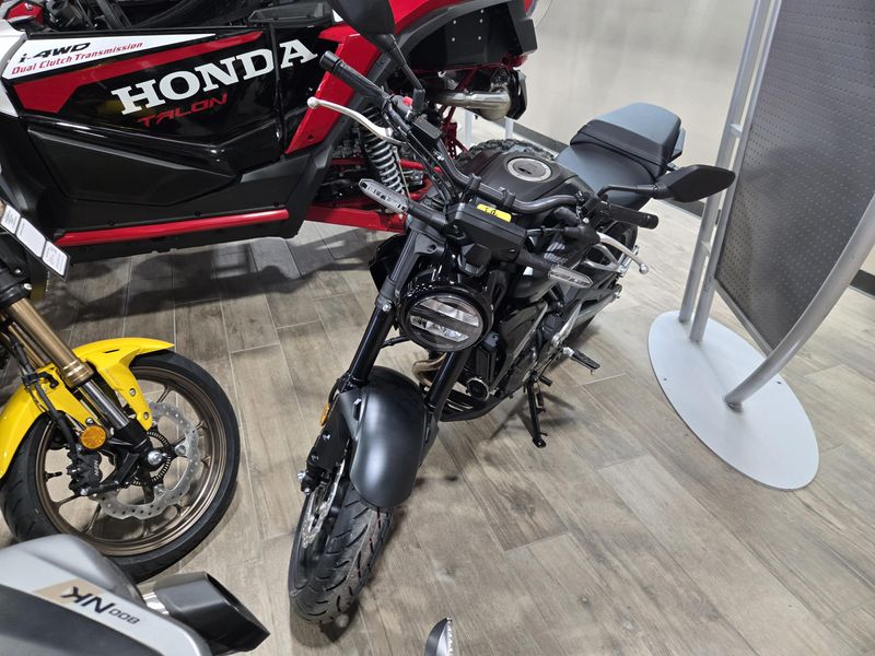 2025 Honda CB300R MATTE BLACK METALLICImage 4