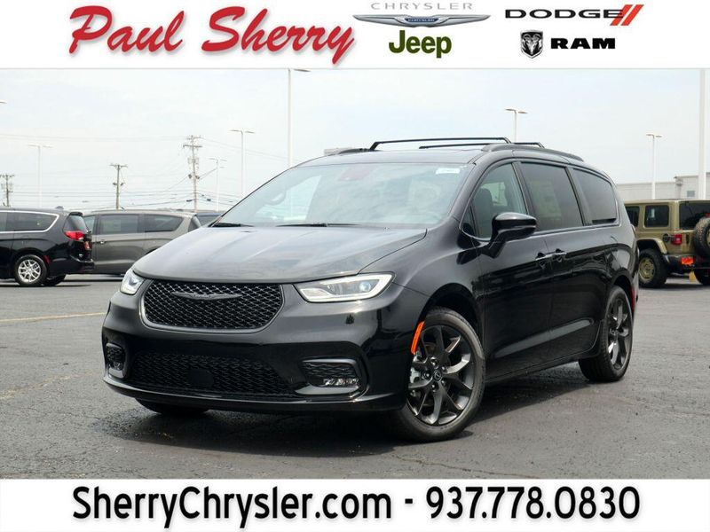 2025 Chrysler Pacifica LimitedImage 1