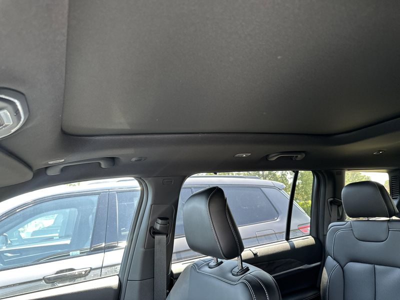 New 2025 Jeep Grand Cherokee L Limited 4x4Image 35