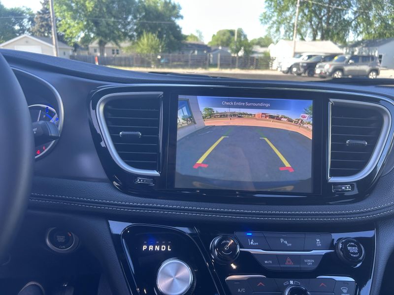 2025 Chrysler Pacifica Hybrid SelectImage 26