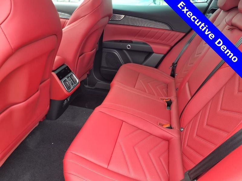 New 2025 Maserati Grecale ModenaImage 10