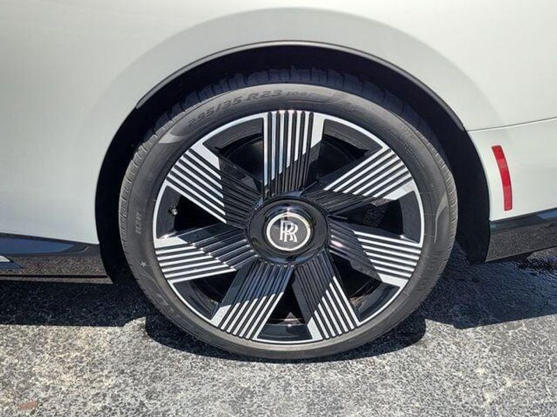 2025 Rolls Royce Spectre photo 6