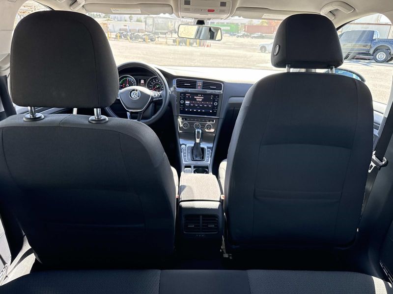 Used 2018 Volkswagen e-Golf 4-Door SE
