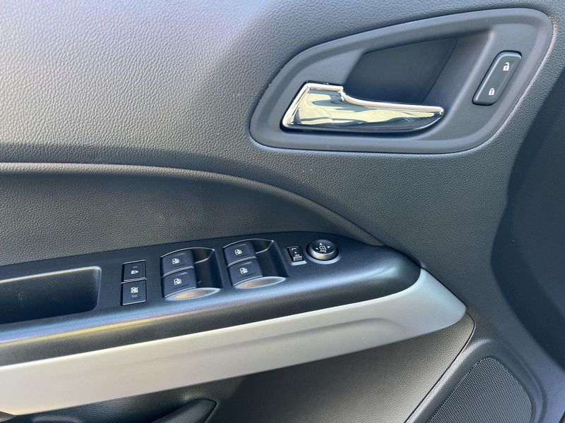2022 Chevrolet Colorado LT photo 16