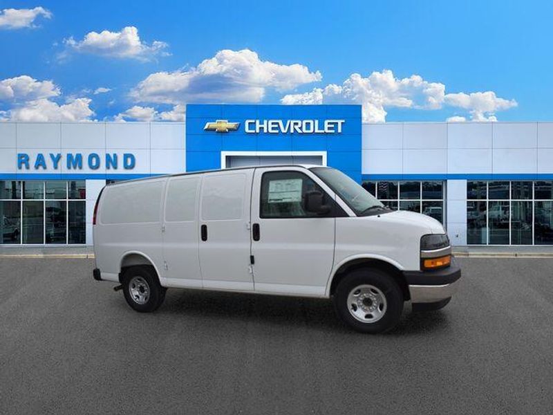 New 2026 Chevrolet Express 2500 Work VanImage 2