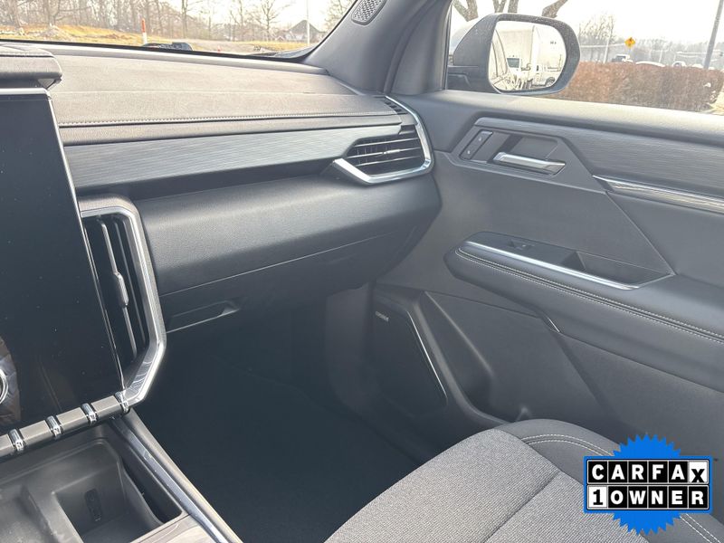 Used 2025 GMC Acadia FWD ElevationImage 36