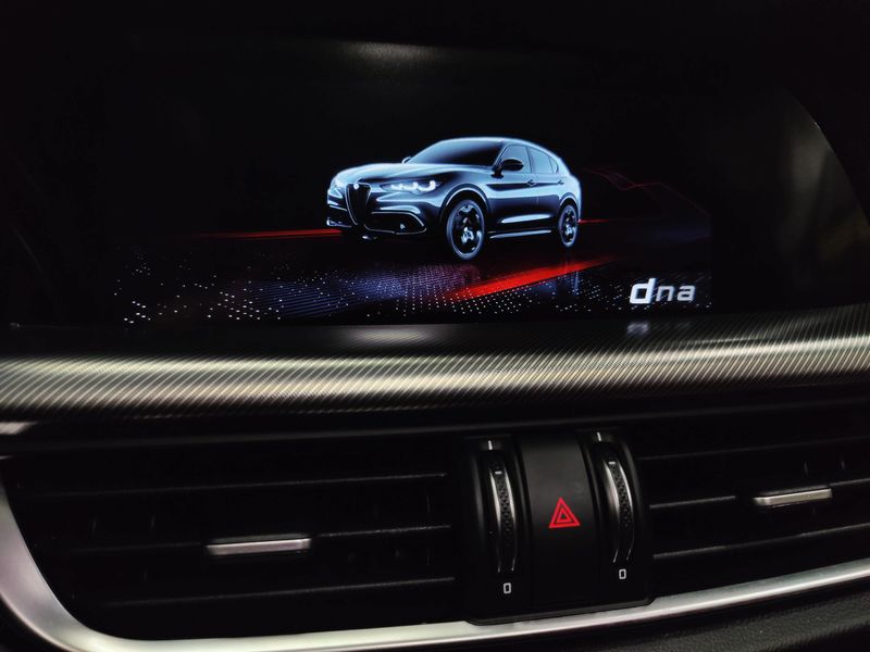 Used 2024 Alfa Romeo Stelvio Veloce AWD Premium w/Sunroof/NavImage 22