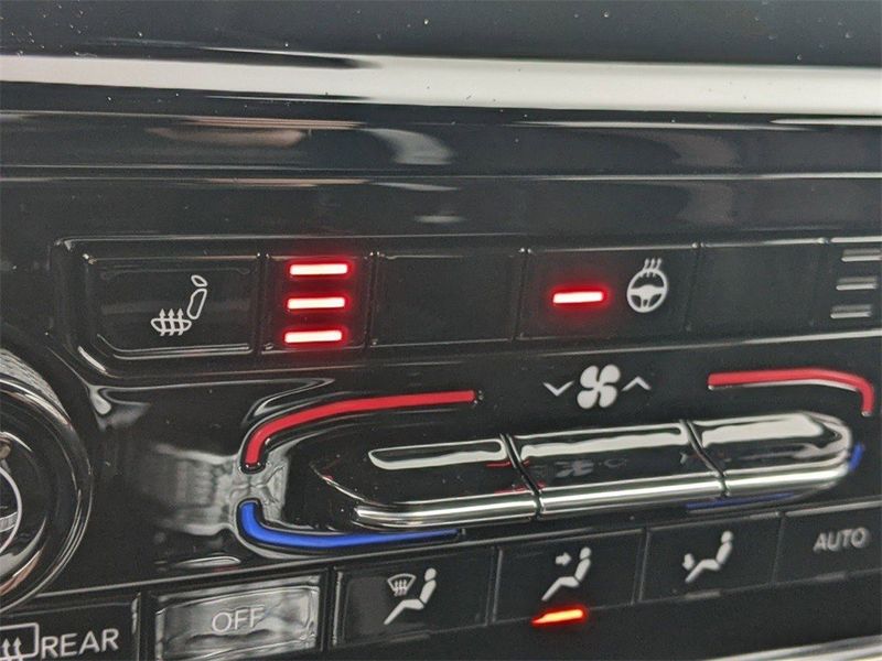 2023 Jeep Grand Cherokee L Laredo 4x2Image 23