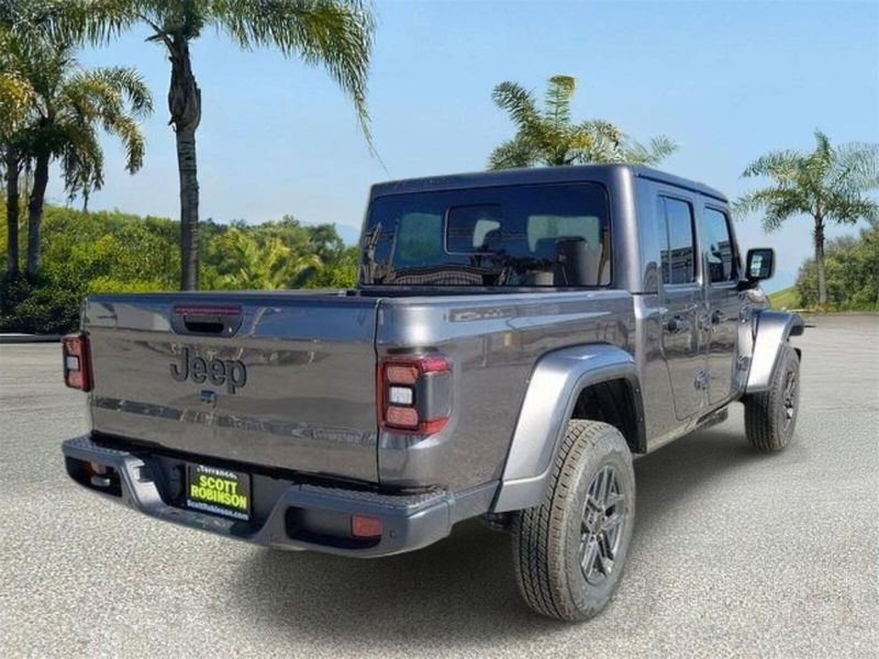 New 2026 Jeep Gladiator Sport S 4x4