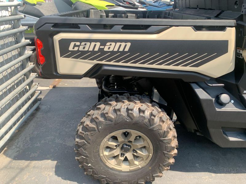 New 2025 Can-Am DEFENDER MAX LIMITED CAB HD10 Image 12