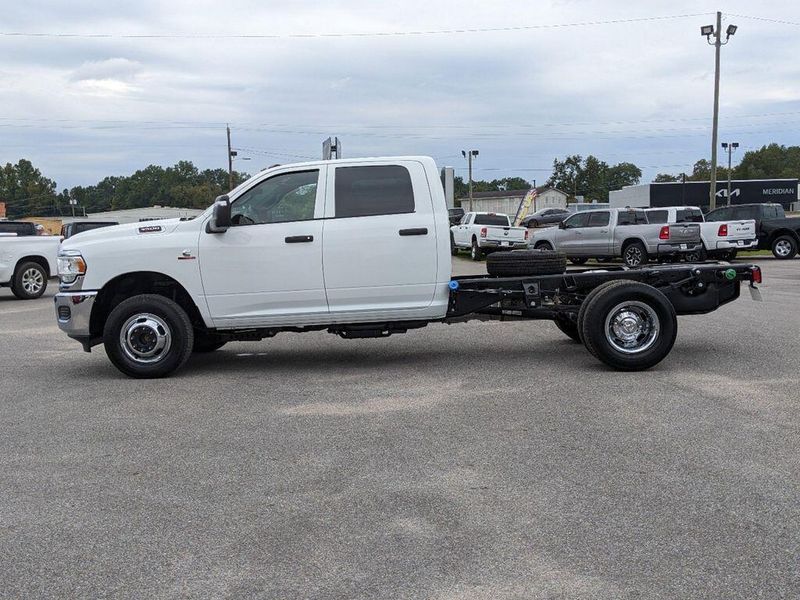 2024 RAM 3500 Tradesman Crew Cab Chassis 4x4 60