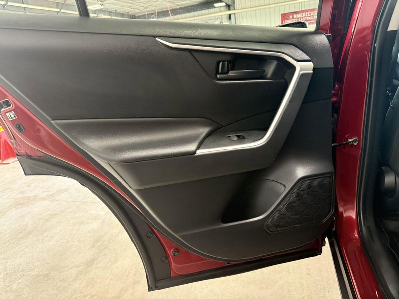 Used 2019 Toyota RAV4 LEImage 20