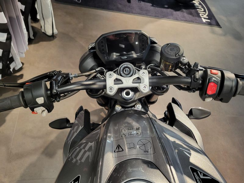 2025 Triumph STREET TRIPLE RS 
