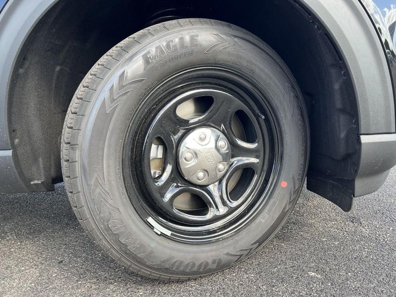 2025 Ford Explorer photo 2