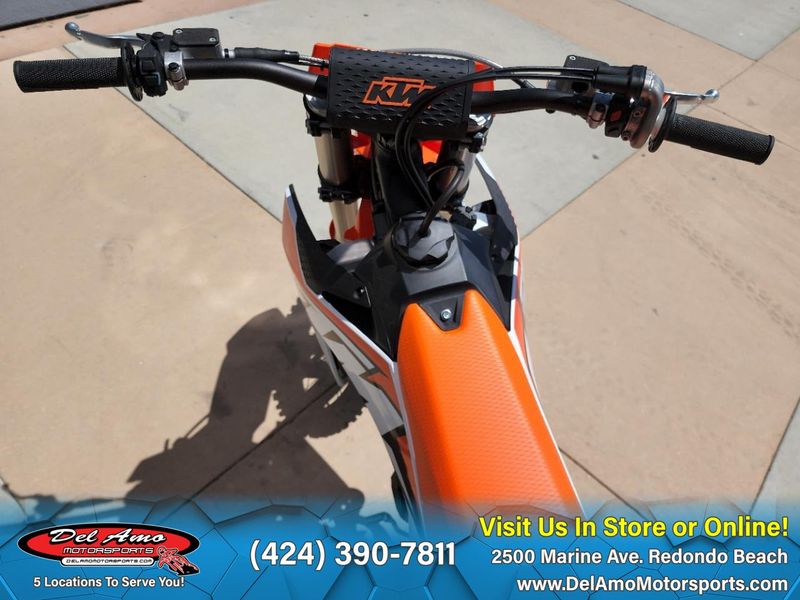 2024 KTM 250 SX-F  in a ORANGE exterior color. Del Amo Motorsports of Redondo Beach (424) 304-1660 delamomotorsports.com 