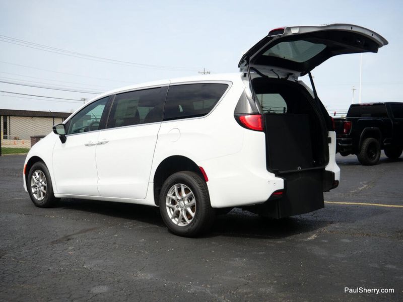 New 2026 Chrysler Voyager Lx