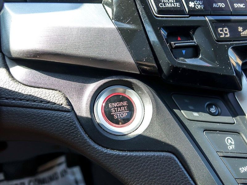2018 Honda Odyssey Touring photo 16