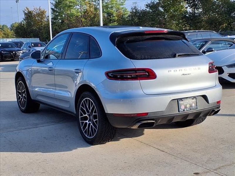 2018 Porsche Macan BaseImage 15