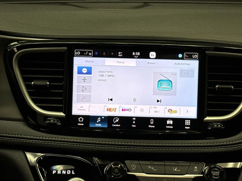 New 2027 Chrysler Pacifica Limited AwdImage 9