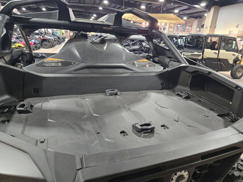 2025 Can-Am MAVERICK R X RS 999T DCT TRIPLE BLACK Image 14