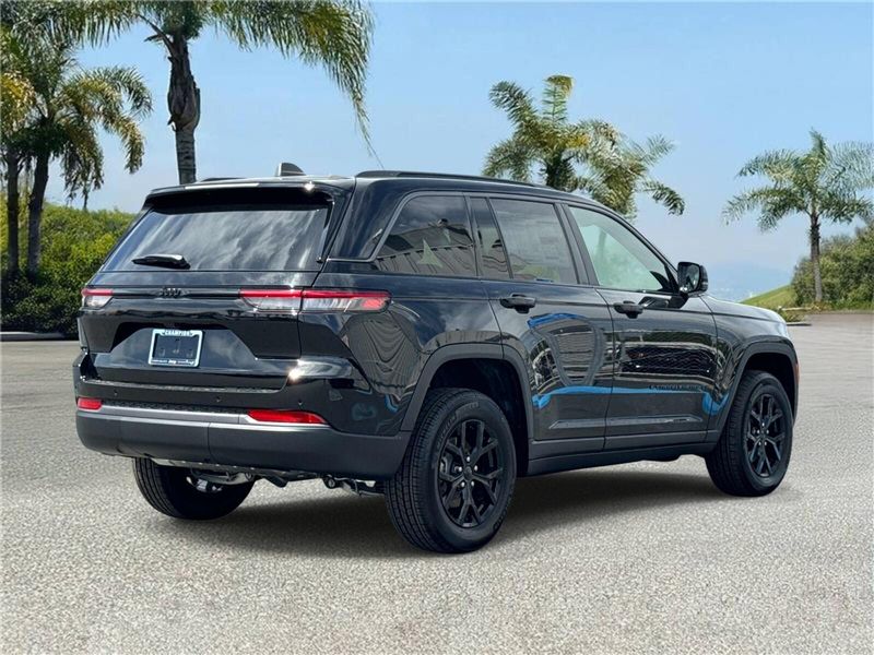 New 2026 Jeep Grand Cherokee Laredo Altitude 4x2