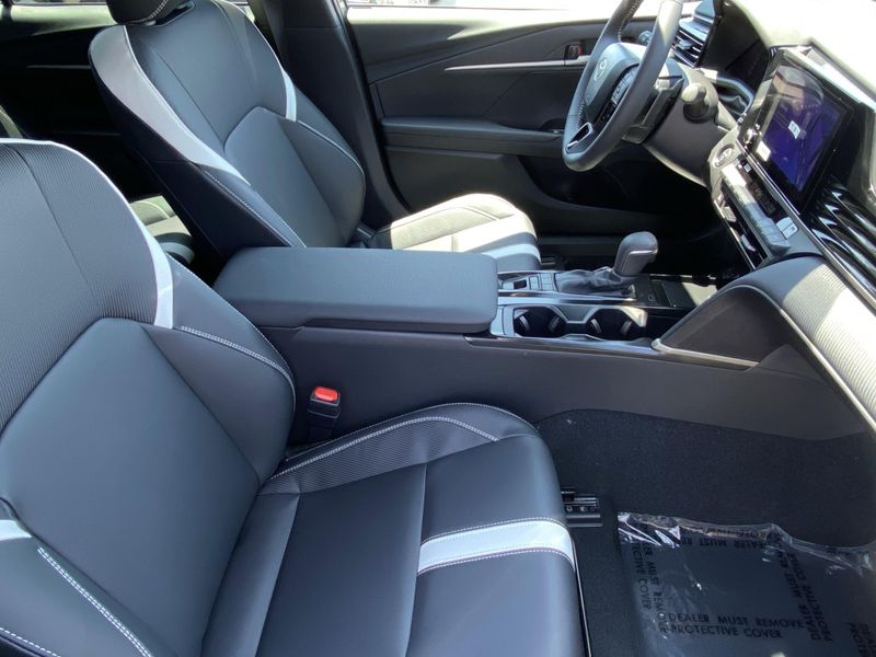 New 2025 Toyota Camry SEImage 10