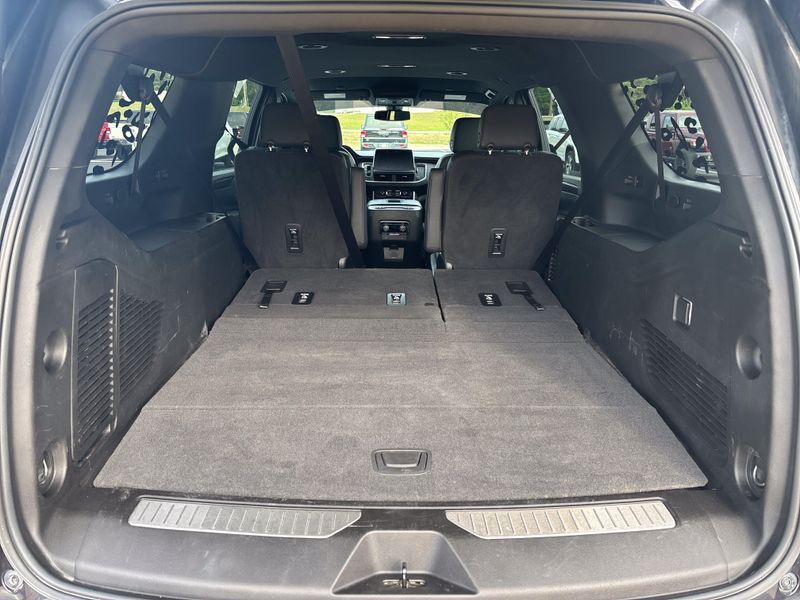 Used 2022 Chevrolet Suburban Z71Image 11