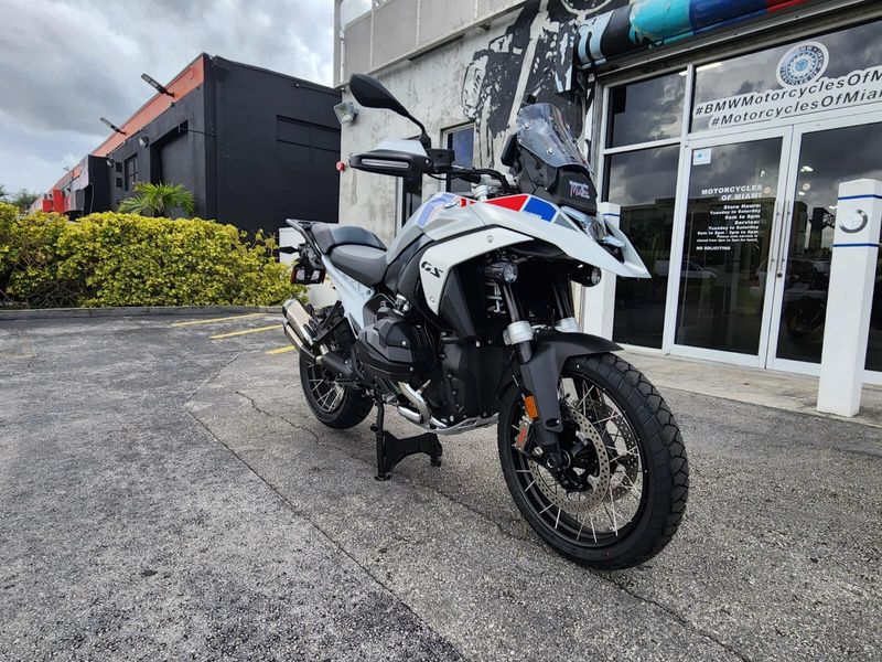 2026 BMW R 1300 GSImage 9