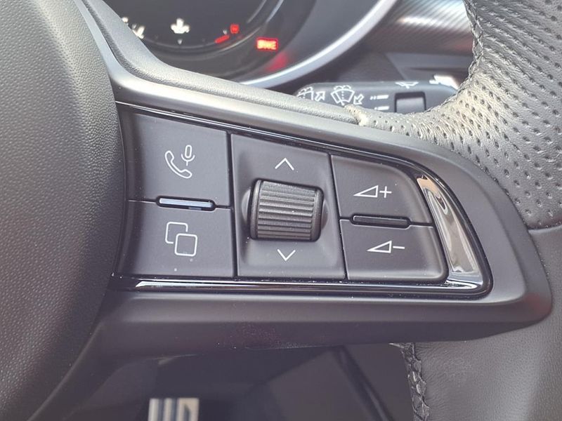Used 2024 Alfa Romeo Stelvio TiImage 23