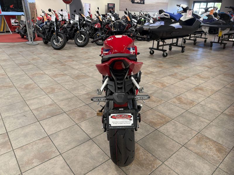 New 2026 Honda CBR650R E-CLUTCH Image 16
