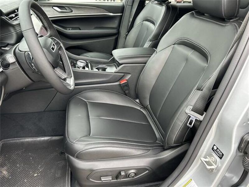 New 2024 Jeep Grand Cherokee Limited 4x4Image 16