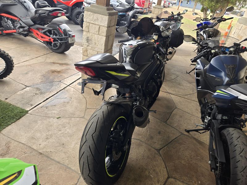 USED 2023 SUZUKI GSXR1000R CA Image 7