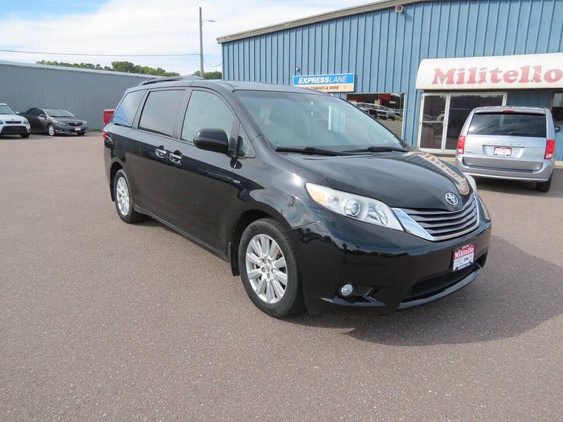 Used 2017 Toyota Sienna XLE Premium 7 Passenger AWD 4dr Mini VanImage 2