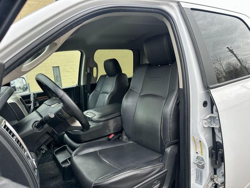 2016 RAM 2500 LaramieImage 17
