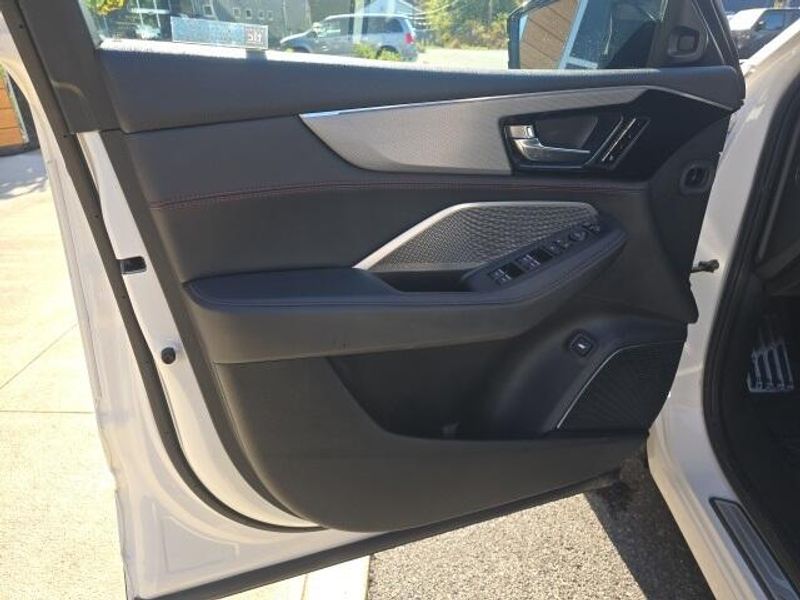 2023 Acura MDX SH-AWD A-Spec photo 10